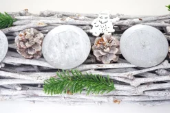 Adventsgesteck länglich, Weihnachtsdeko Adventskranz, Holz 60x16x9cm weiß-grau ~ mit Kerzen, weiß