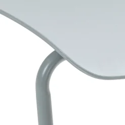 CLP Stapelstuhl Houma, platzsparend stapelbar, mit Rückenlehne, Sitzschale aus Kunststoff, stabiles Metallgestell, Esszimmerstuhl modern