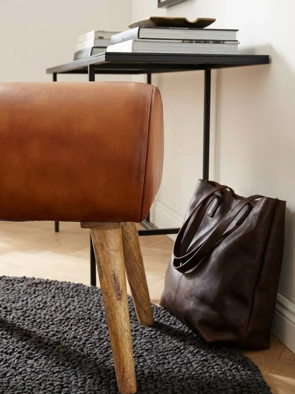 KADIMA DESIGN Echtleder Sitzhocker aus Massivholz, Braun, 45x53x40 cm, 120 kg Belastbarkeit.